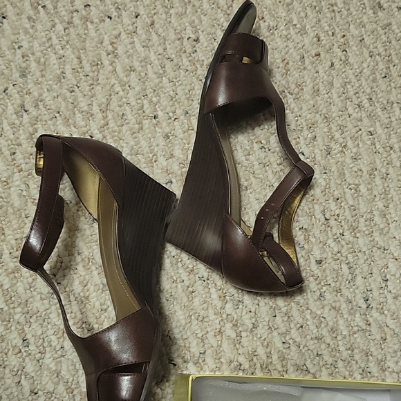 Shoes - Picture 4 of 4